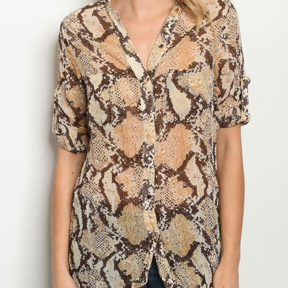 Snake print button down high low top - Picture 3 of 6